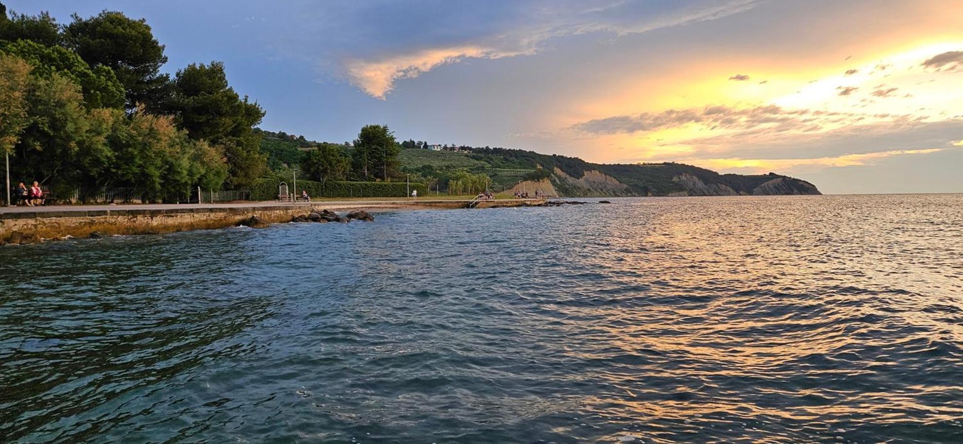 Sea View Apartment Renzzo สตรุนยัน ภายนอก รูปภาพ